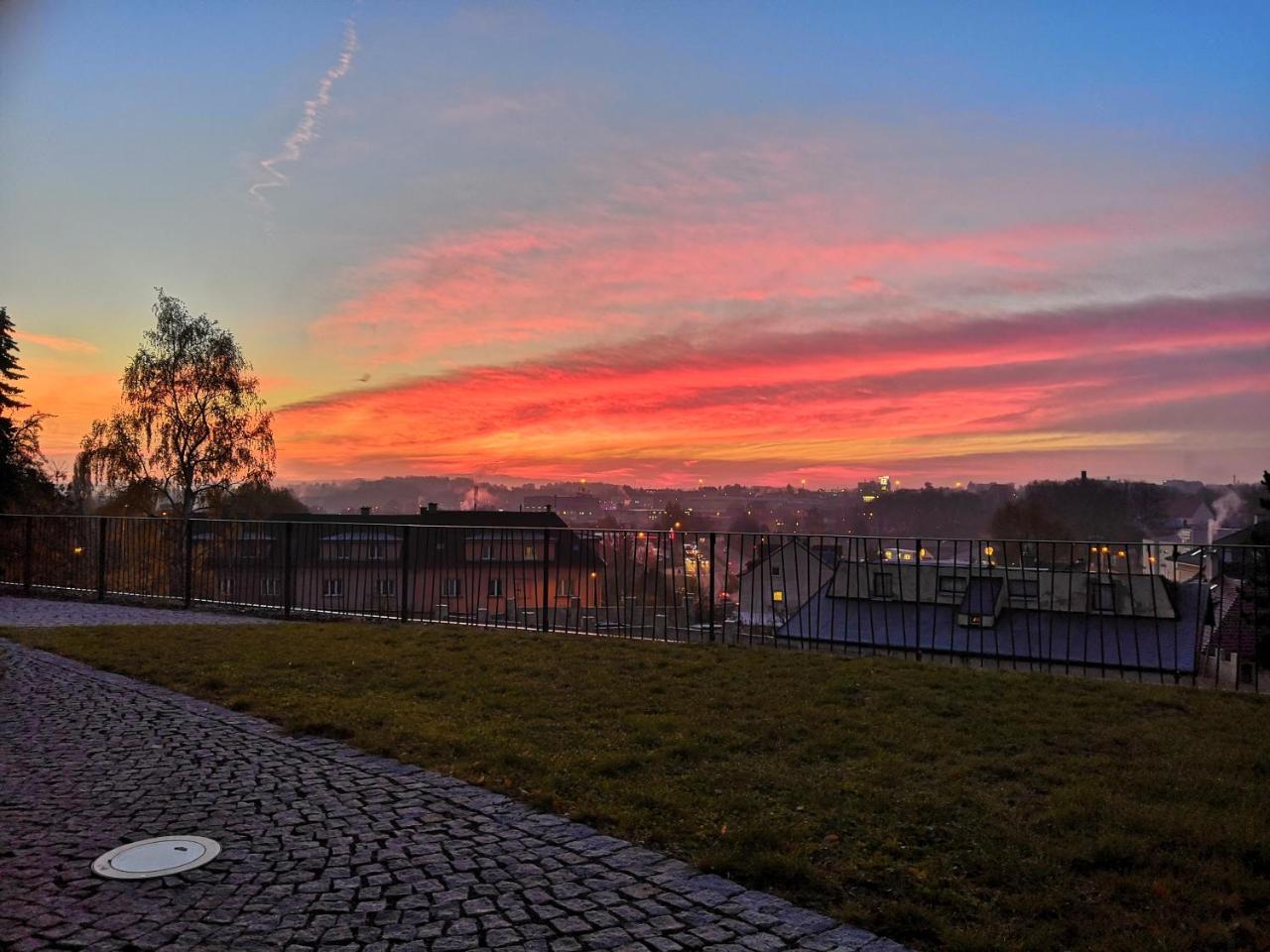 Penzion Cafe Na Svahu Cheb Bagian luar foto