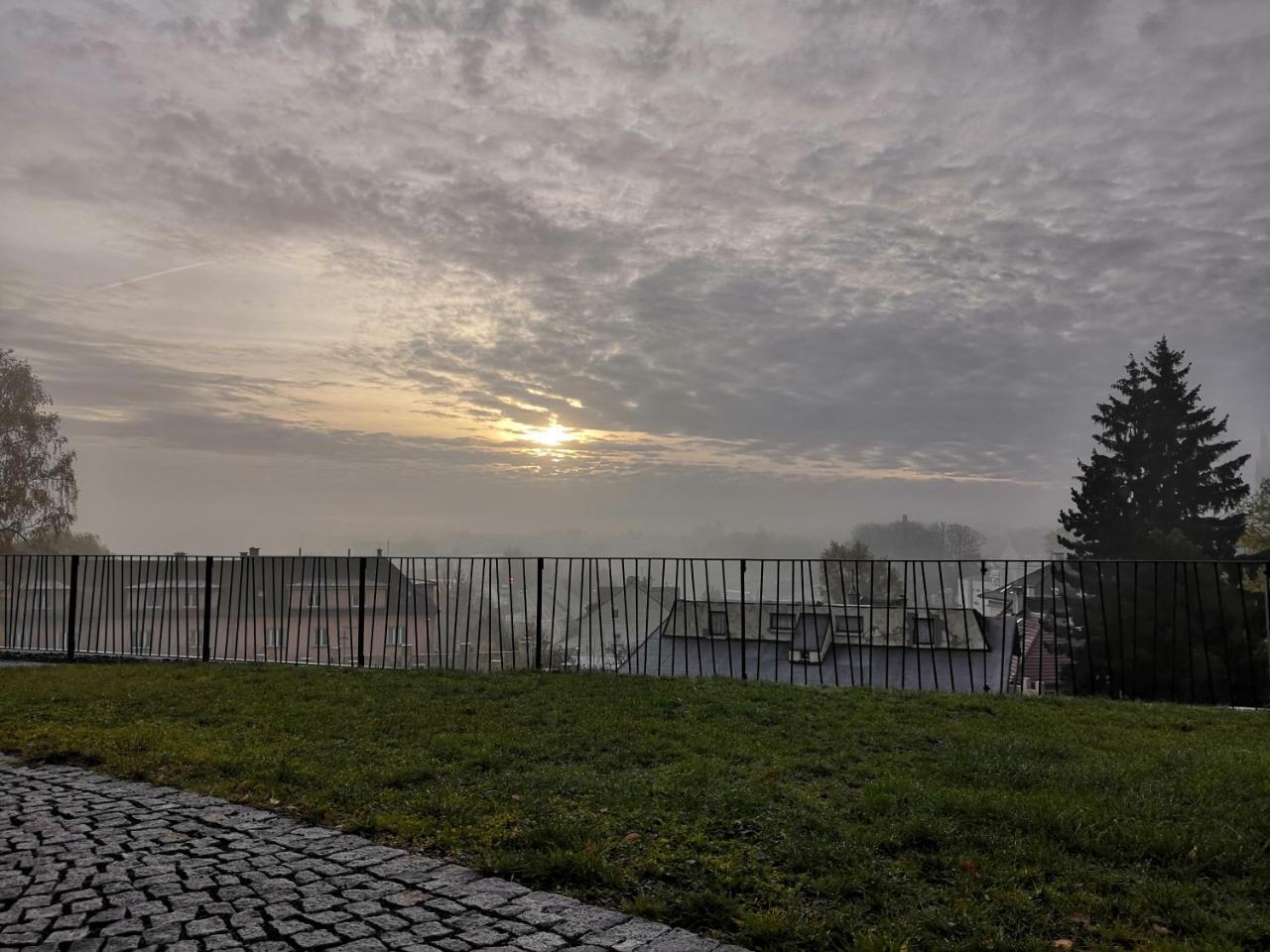 Penzion Cafe Na Svahu Cheb Bagian luar foto