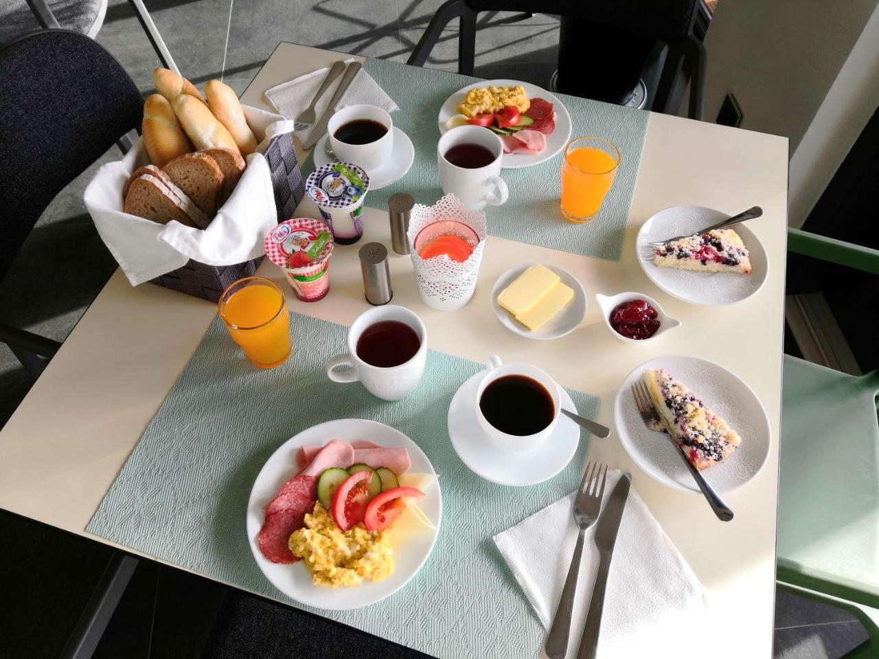 Penzion Cafe Na Svahu Cheb Bagian luar foto