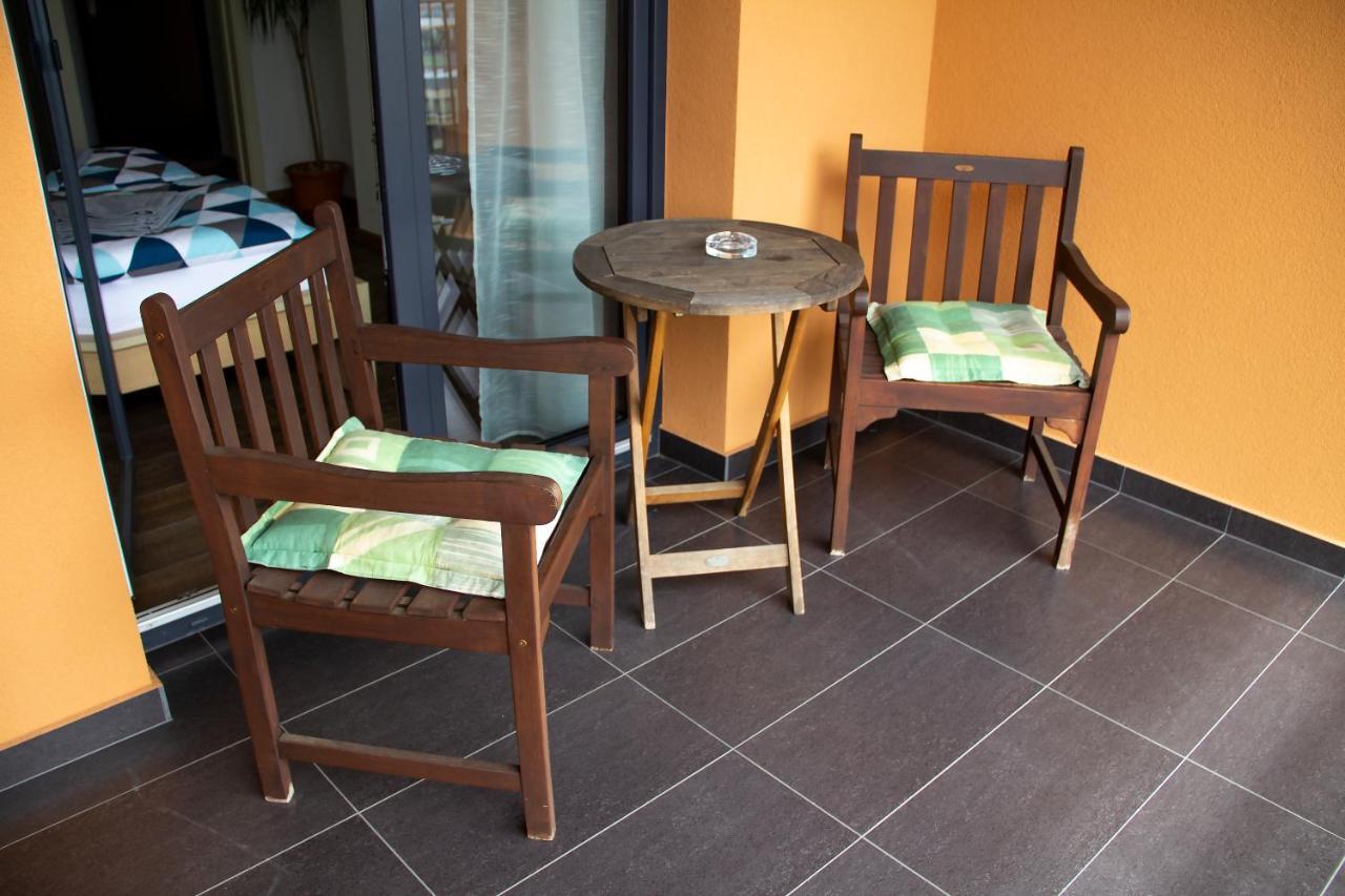 Penzion Cafe Na Svahu Cheb Bagian luar foto