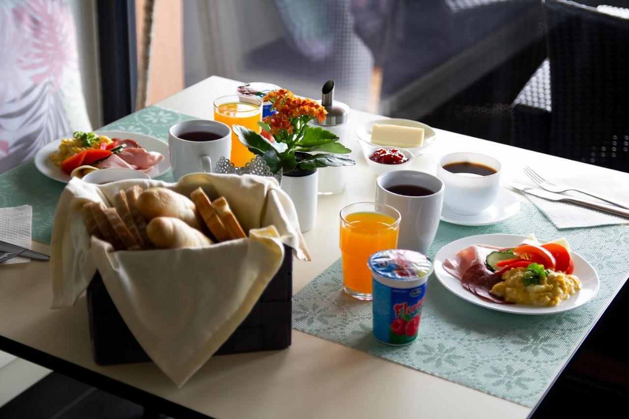 Penzion Cafe Na Svahu Cheb Bagian luar foto