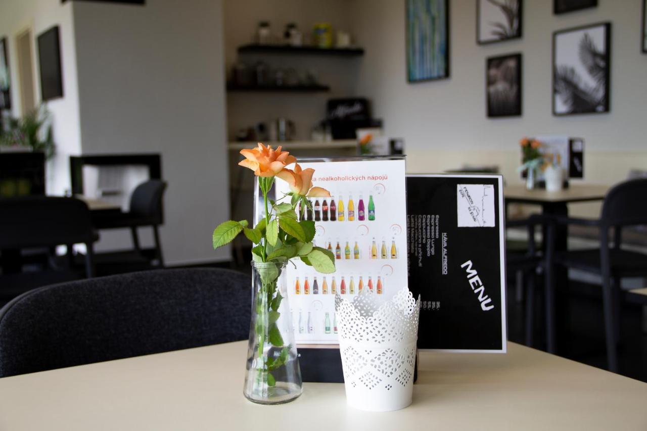Penzion Cafe Na Svahu Cheb Bagian luar foto